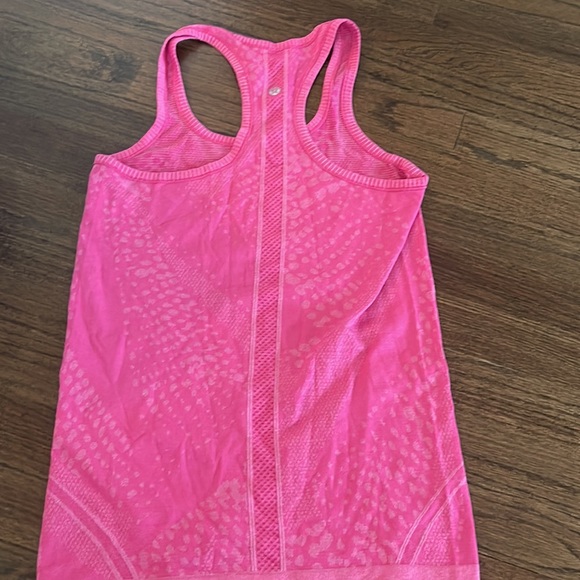 Pink lululemon tank top - Picture 2 of 2